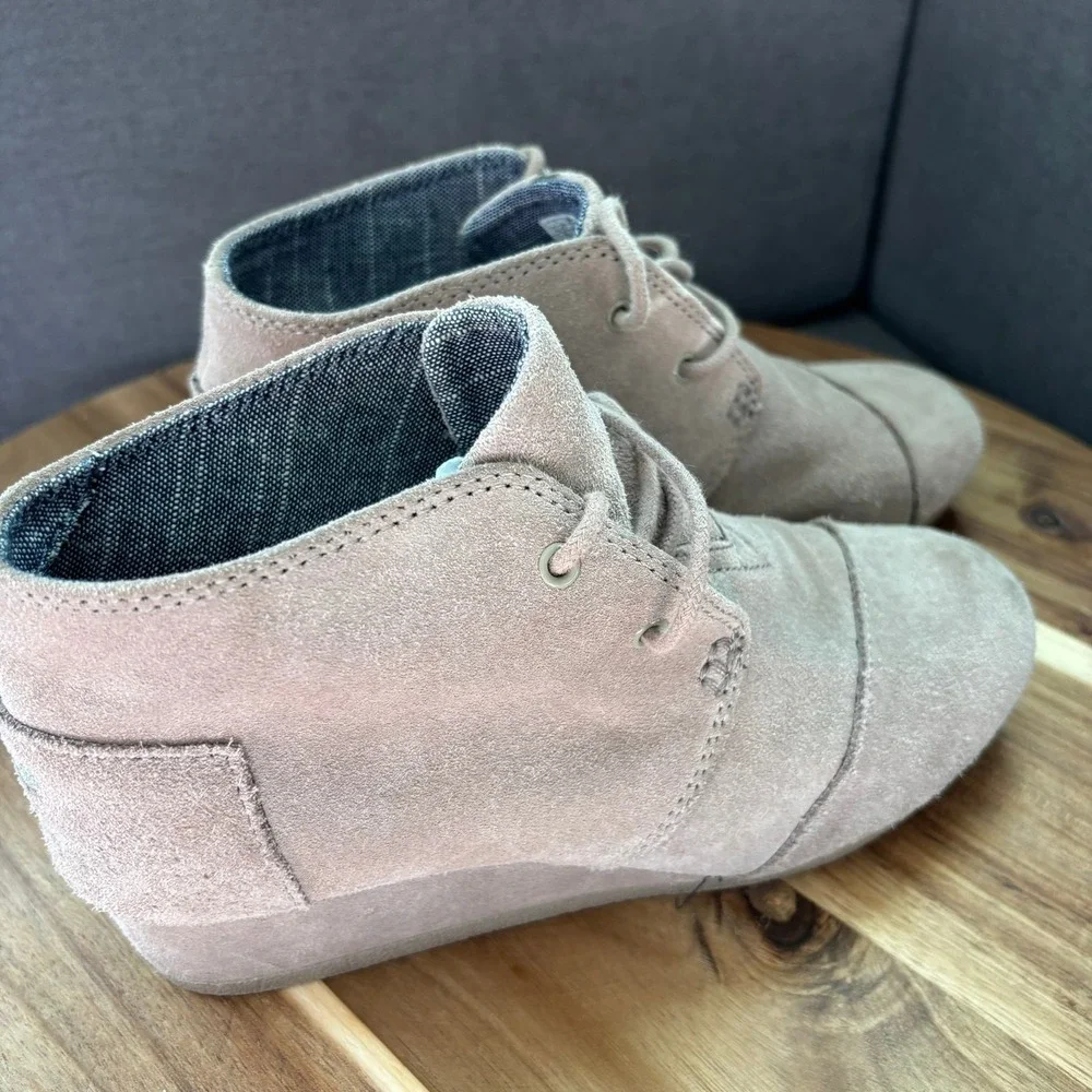 TOMS Tan Suede Desert Wedge Lace Up Ankle Boots